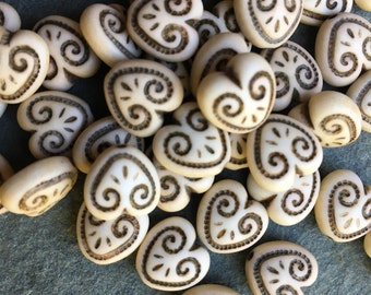12 vintage plastic heart shaped cream beads with brown design