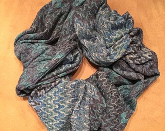The Traveling Scarf - Blue Interlocking Pattern (Short)