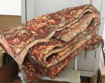 French vintage quilts, Piqué, coverlet, bed cover 19th cotton entirely handmade in Provence bedspread comforter flowers tulips irises