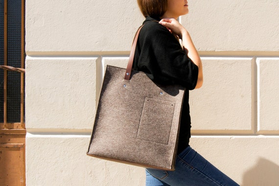 Felt TOTE BAG with leather straps / 100% wool felt / grey felt / grey bag / felt bag / wool felt bag / handmade / made in Italy