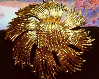 Brooch-1970's MONET Large Tassel Circle Brooch in Gold Tone Excellent Condition, 2-5/8" Diameter, Roll Over Clasp.