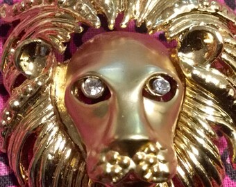 Vintage Lion Head Pin Brooch Reticulated Movable Gold Tone Clear Rhinestone Eyes