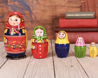 Matryoshka, Russian wood doll, Vintage wooden doll Matryoshka, Set of five Matryoshka, 5 nesting dolls, Matryoshka Babushka, Coloured dolls
