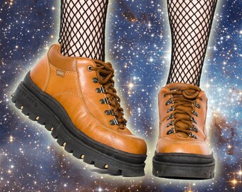 90s Vintage Skechers Best Caramel Tan Leather Treaded Lug Sole Fenty Style Hiking Grunge Boot 9