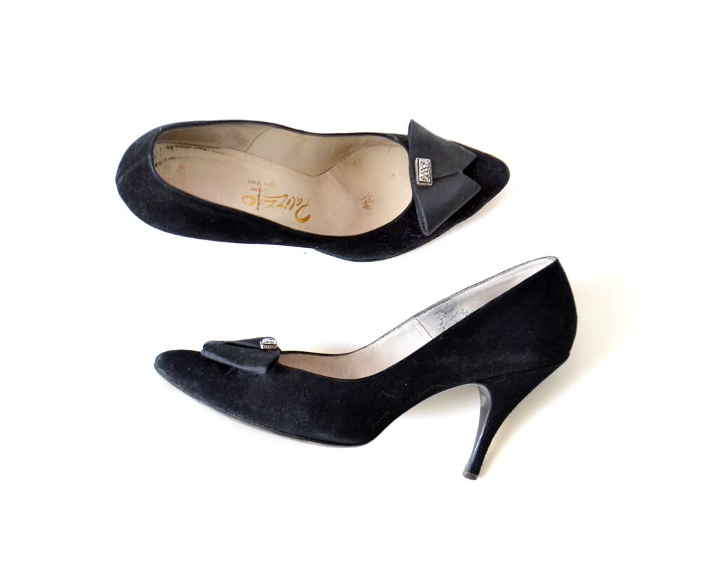 1950s Black Heels / Black Pumps / Velvet Heel / 7 75 Shoe