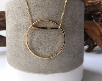 long circle necklace // gold geometric necklace // layering necklace // delicate jewelry // minimalist // simple geometric // gold jewelry
