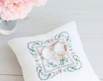 Ring bearer pillow - Ring pillow - wedding pillow - Embroidered white ring pillow