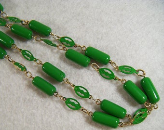 Vintage 60's Green Beaded Necklace