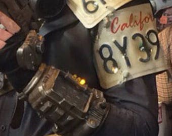 Fallout/Post-apocalyptic Style License Plate Shoulder Armour (prop/replica)