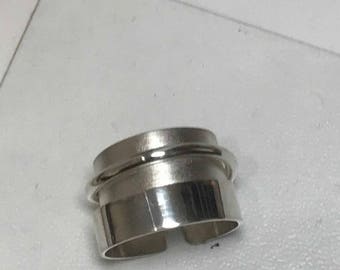 Silver ring in contrasting polished wide and narrow bands.
