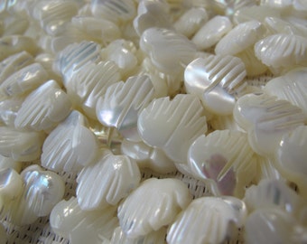12mm Mother of Pearl Leaf Bead S88