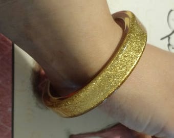FUN and RETRO! Lucite Sparkly Bangle!