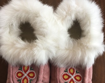 Women's Size 9 Native American Moccasins