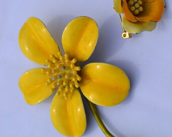 Vintage Mod Yellow Flower Brooch Set