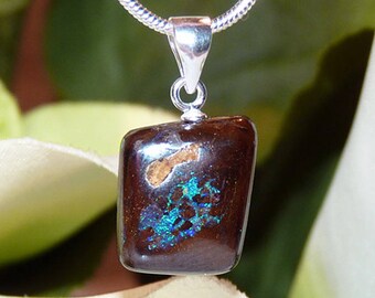 Australia Opal pendant - a shooting star on a cloud of stars