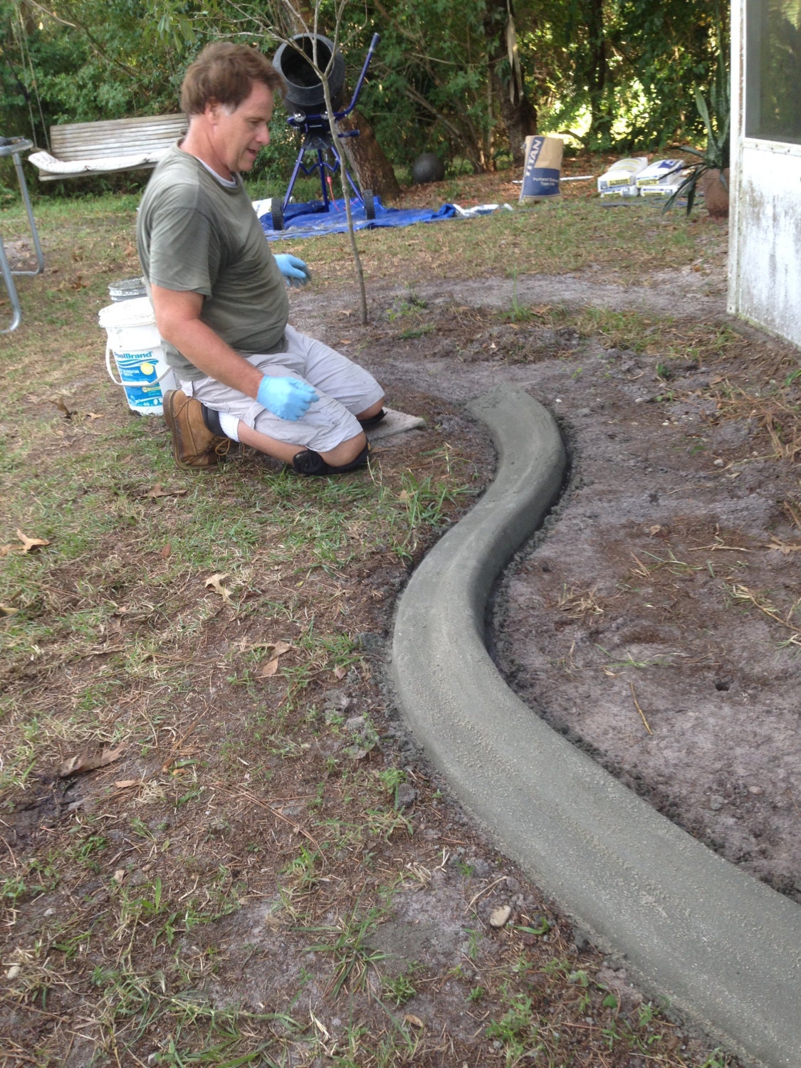 Custom concrete curbing edging landscaping do it yourself