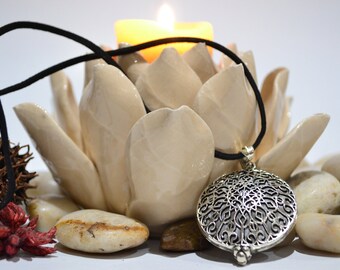 Essential Oil Diffuser Locket - Aromatherapy Necklace - Handmade Jewelry