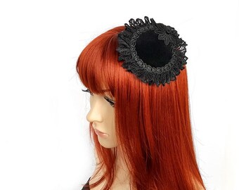 Gothic Fascinator made of velvet