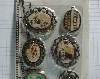 Mama Razzi 2 Trinkets by Bo Bunny