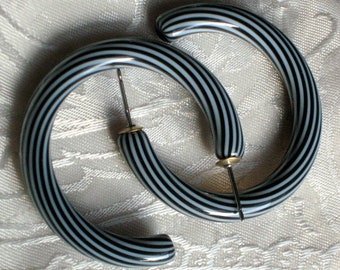Lucite Vintage Earrings Hoops Dizzy Striped Black White Modernist Layered Bakelite Era Thermoset That 70's Show Mid Century Bold Pierced