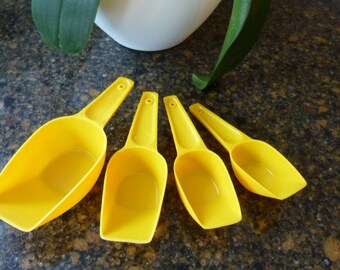 Vintage Measuring Cups - Lustroware Measuring Scoops - Yellow Kitchen Bakeware - 4 different measurements - Retro Cooking Utensils
