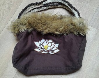 FLOWER LOTUS on hood in handbag