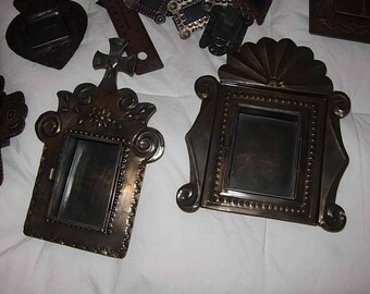100 varied sizes and styles of Nichos