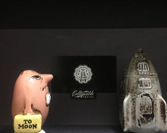 1960's Spacerace Salt N' Pepper shaker set!