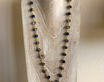 Necklace in rough emerald stones