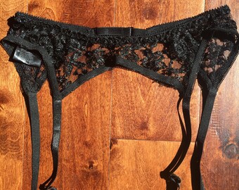 Black Lace Garter