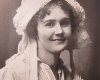 1900 Copyright Photography Print by Tonnesen Sister from Chicago.