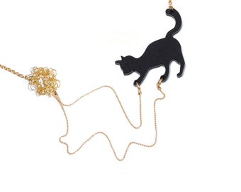 Cat playing necklace, Mother of cats gift, Mothers Day gift,animal lover jewelry, cat with yarn, statement necklace - Black cat with wool,