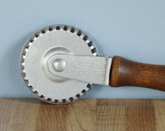 Vintage Krimpkut Sealer for Pie Crust or Ravioli Wooden Handle