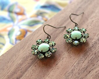 vintage glass earrings - bloom - mint green