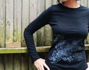 Graphic tee for women (S) womans tops tshirts, silkscreen womens t-shirt, womens tees, black long sleeve tshirt double deco