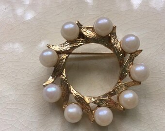 Vintage 1960 Pearl Gold Dubarry Wreath Brooch Circle Pin Gold Leaf