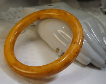 Bakelite Vintage Round ButterScotch Marble Bangle Bracelet
