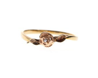 V I N T A G E // 10k rose / yellow gold with a diamond solitaire / flower design ring / size 6.5