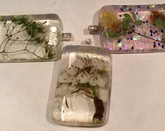 Resin embedded dried flowers and moss pendants