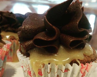 12 Vegan Chocolate Caramel Cupcakes