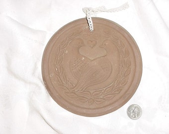Vintage 1979 Lovebirds Doves Cookie Mold Hartstone 6 1/2 in Round