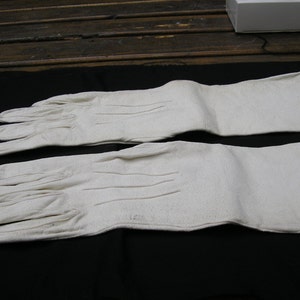 EDWARDIAN GLOVES