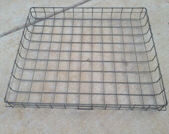 ONE Vintage 1950's Era Wire Bread Basket Which Can Be Repurposed or Upcycled