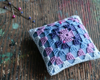 Linen pincushion - crochet motif