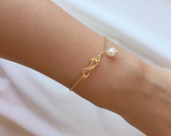 Infinite bracelet, Gold bracelet, bridesmaid bracelet, freshwater pearl bracelet, Eternity Jewelry, Birthday gift, wedding jewelry, mom gift