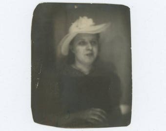 Vintage PhotoBooth Arcade Photo, 1940: Young Woman in Hat (75578)
