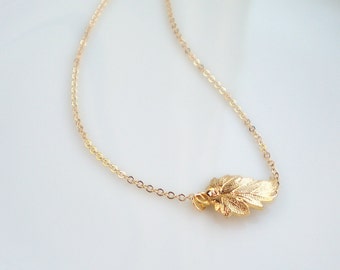 Side way golden leaf gold necklace