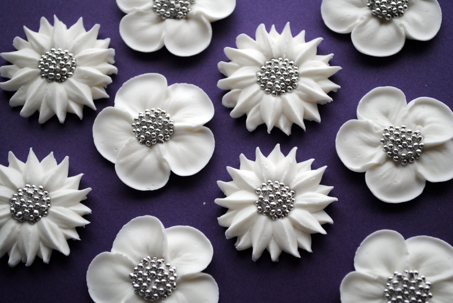 Cake Decorations White Wedding Flowers Royal Icing Cupcake