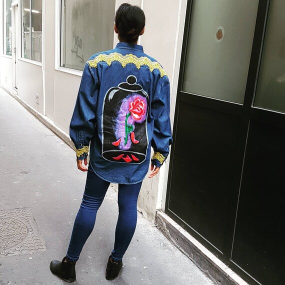 Veste en jeans customisée d'inspiration disney la belle et