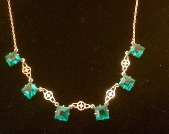 Art Deco Green Glass Necklace